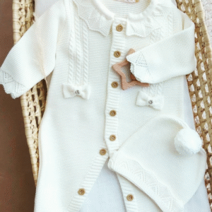 Combinaison orné d’un délicat col volanté